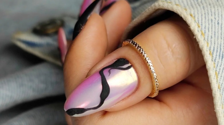 Metallic purple nails black line