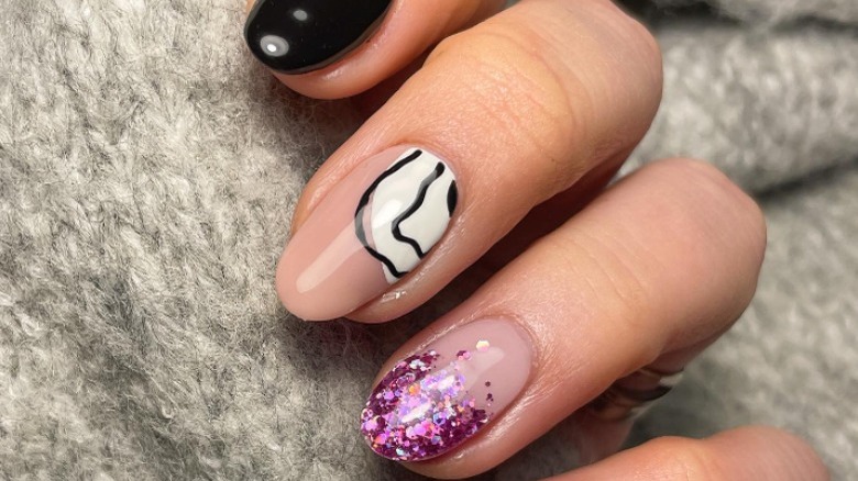 Nails with glitter and design