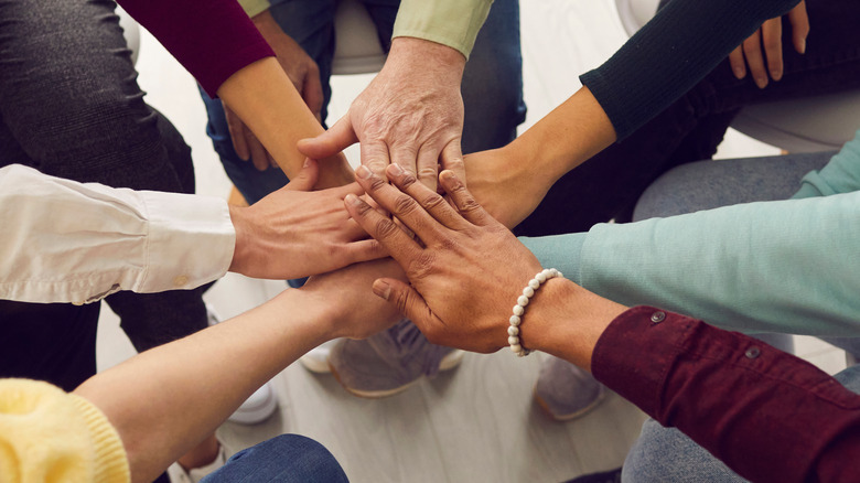 hand huddle