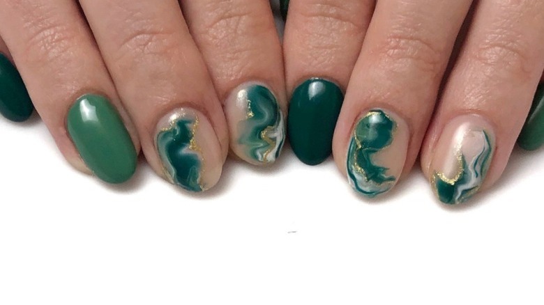 Emerald green marble glaze mani