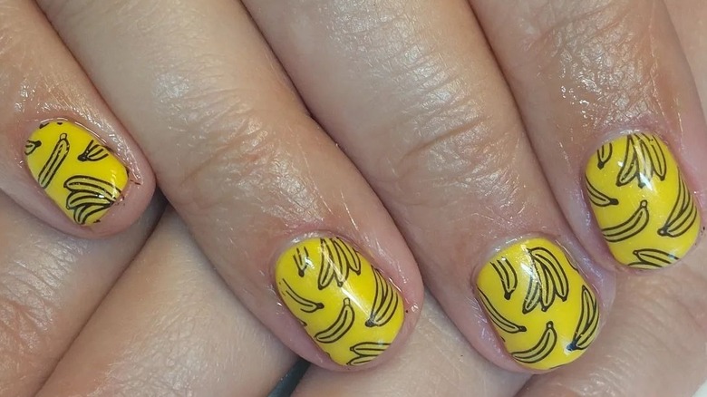 Banana nail design