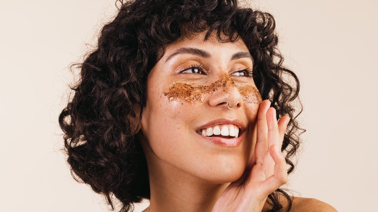 Woman uses coffee to exfoliate 