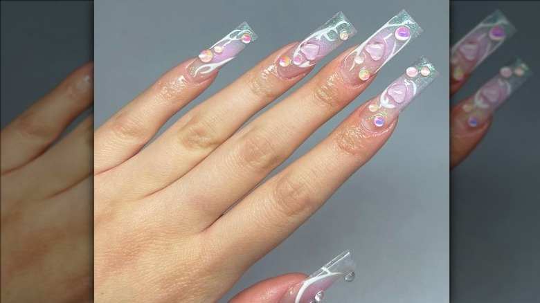 Lovey-dovey glass nails