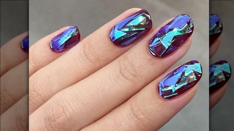 Purple-reflecting glass nails