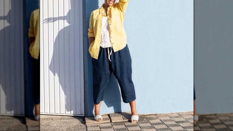 Woman wearing a yellow linen top and blue pants