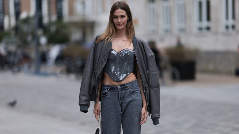 Woman wearing gray jeans, crop top