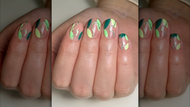 Abstract green nails