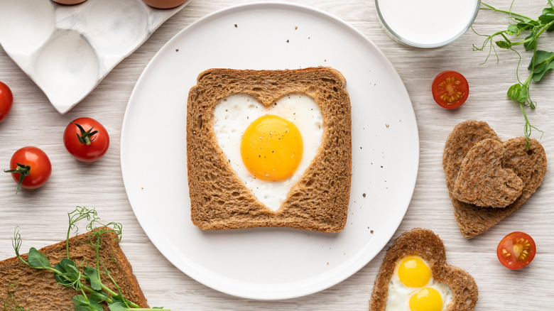 egg inside wheat bread