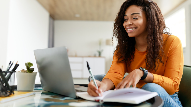 woman studying 