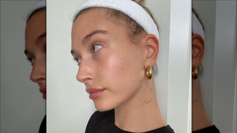 Hailey Bieber glowing without makeup