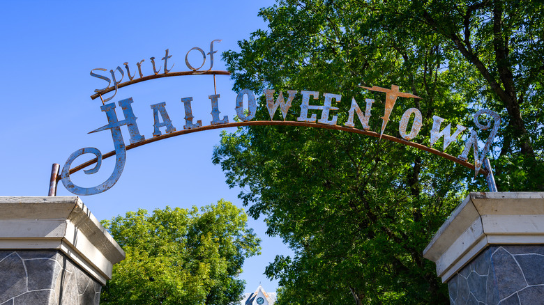 "Halloweentown" sign