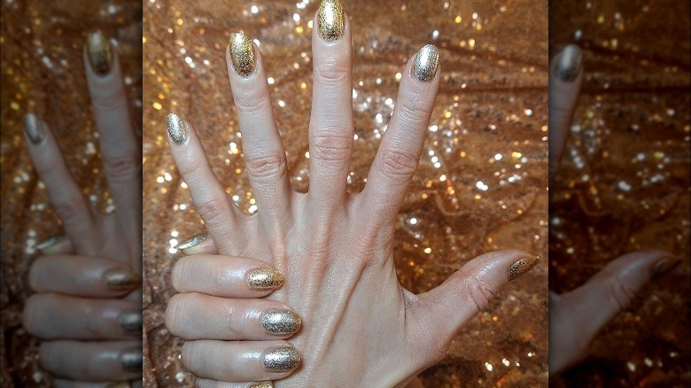 Gold glitter nails 