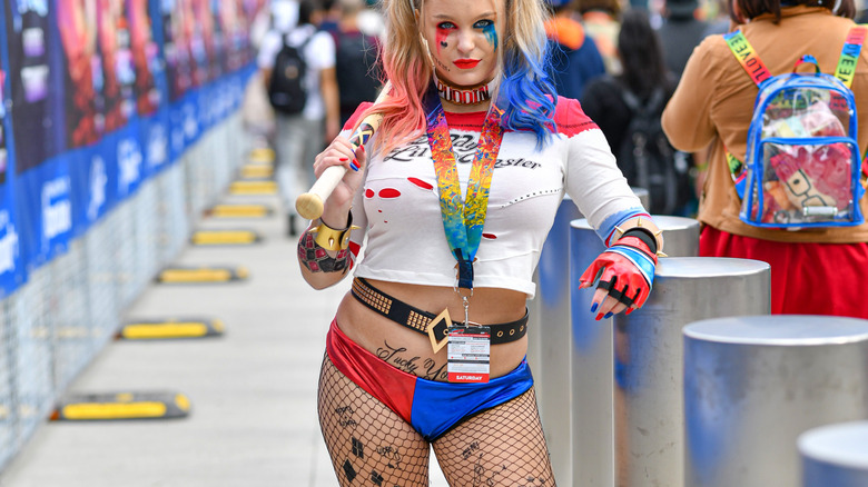 Woman dressed like Harley Quinn