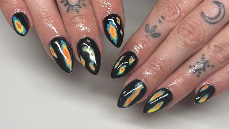 heat map nails with black polish