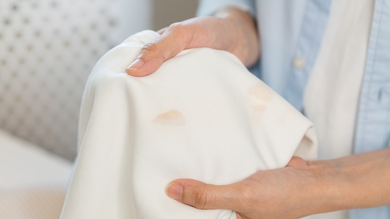 here-s-how-to-get-stubborn-makeup-stains-out-of-your-clothes