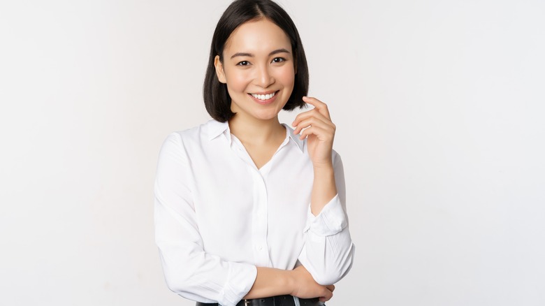 Woman posing to hide double chin