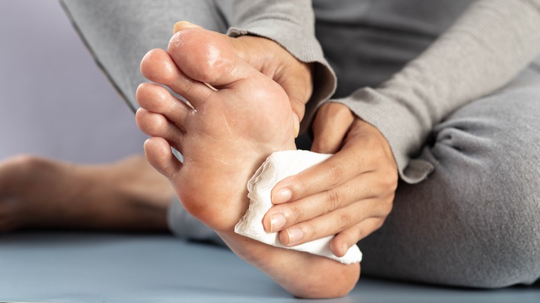 Here s How To Prevent Uncomfortable Sweaty Feet