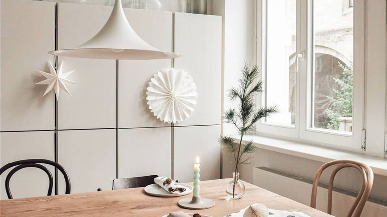 minimalist white decor dining