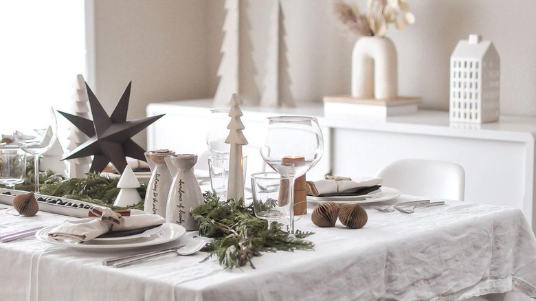 white table with garland centerpiece