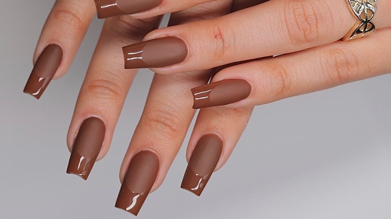 Hot Chocolate Nails Are The Most Decadent Manicure Trend For Fall 2023 