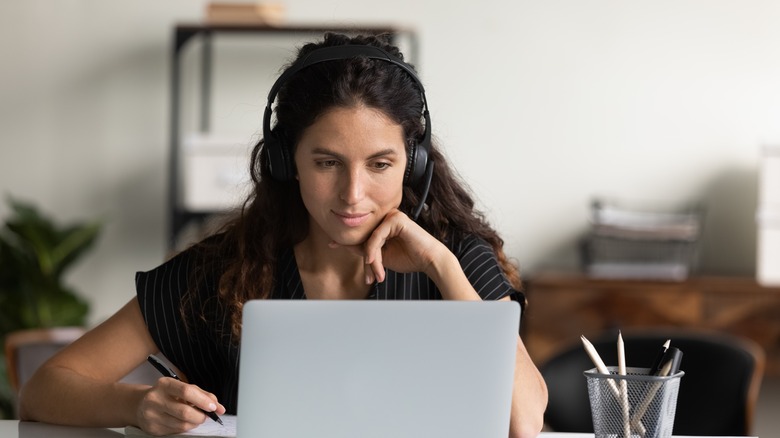 Woman taking virtual workshop