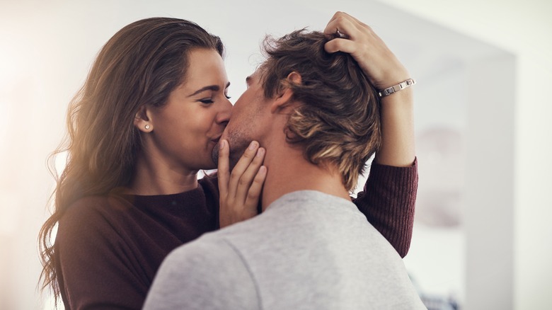 couple kissing