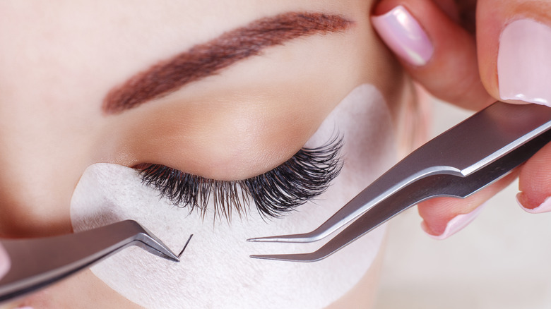 eyelash extension procedure using tweezers