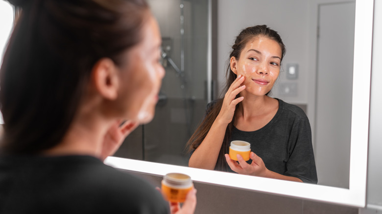 Applying face peel