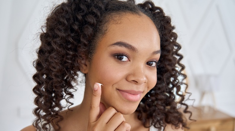 Girl applying retinol