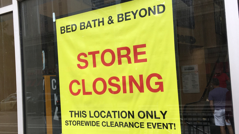 Bed Bath & Beyond store closing sign