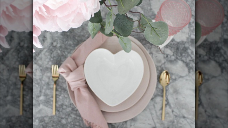 Heart-shaped plate