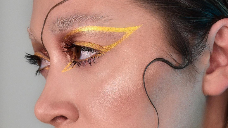 Gold metallic eyeliner