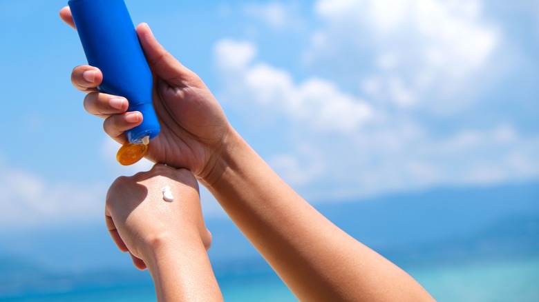 woman applying sunscreen on her hand