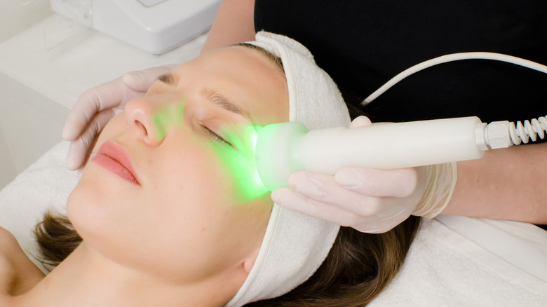 A woman getting a LED light therapy treatment