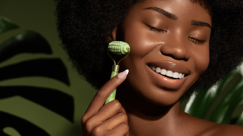 woman using jade roller