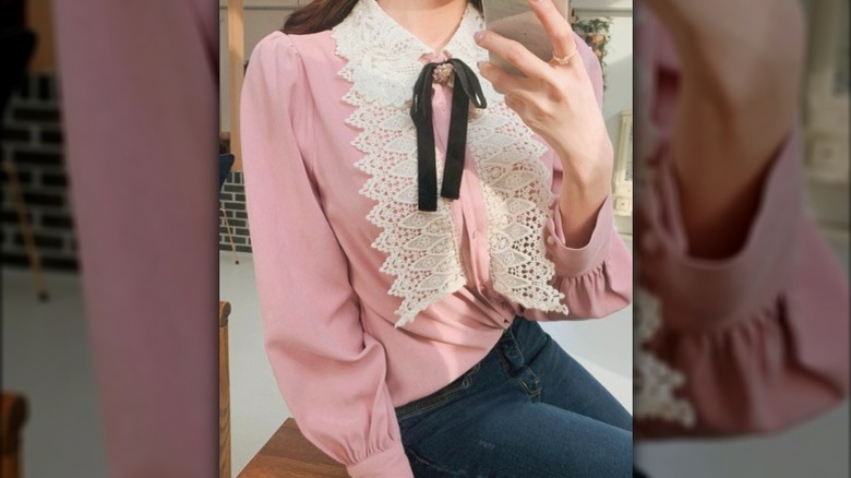 Ribbon collared blouse
