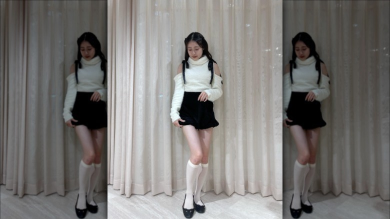 Shoulder ribbon sweater