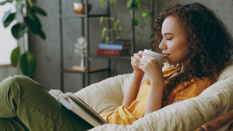 woman drinking coffee