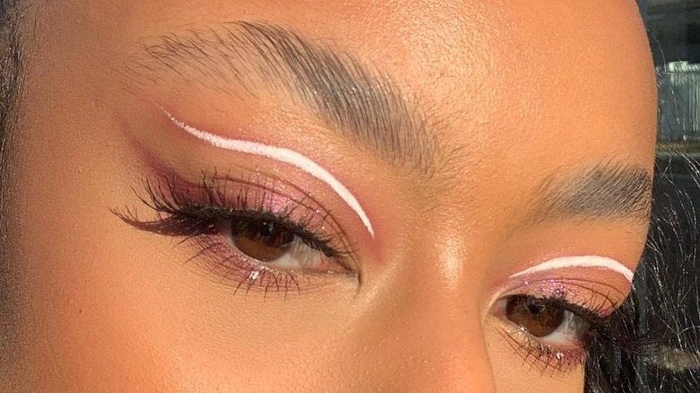 White floating eyeliner