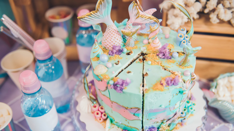  Blue and pink mermaid cake