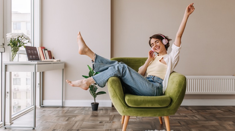 woman listening to headphones