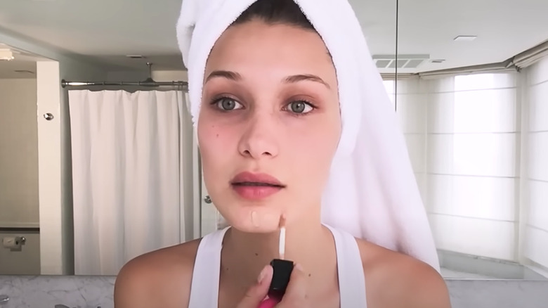 Bella Hadid applying concealer