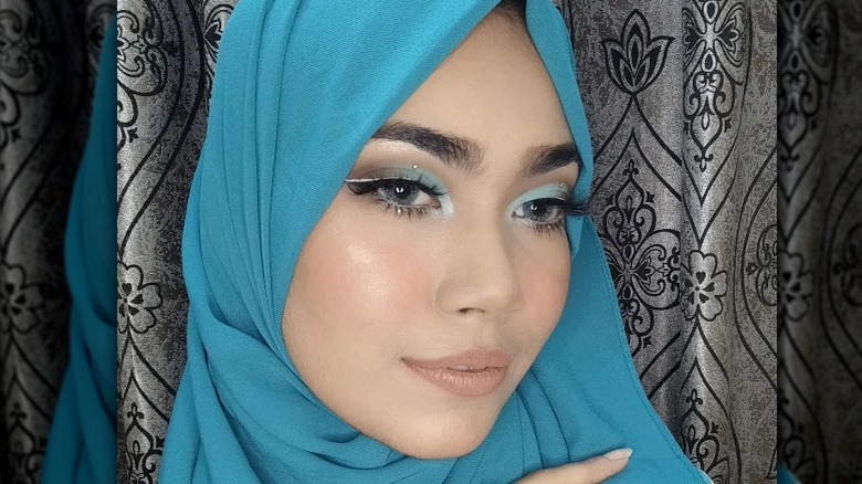 Woman ocean pastel eyeshadow