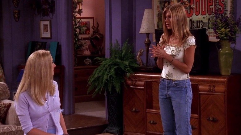 Rachel talking to Phoebe