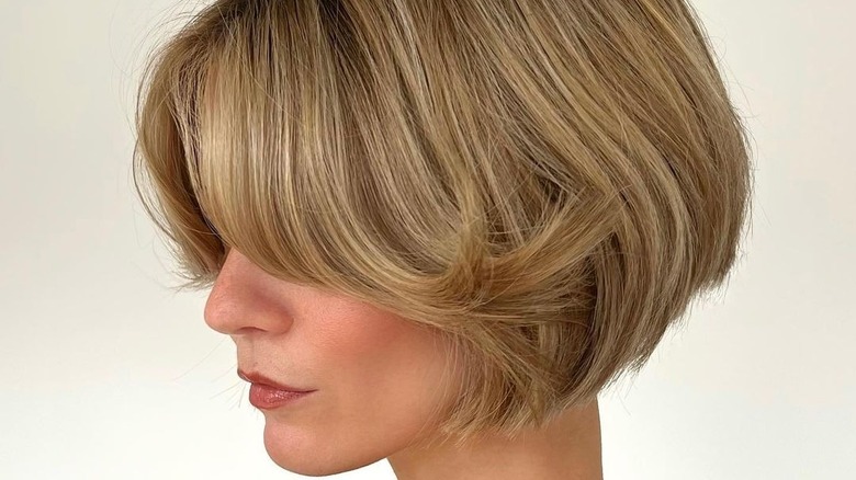 Woman blond wedge haircut