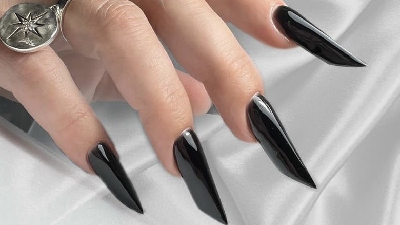 Black edge nails 