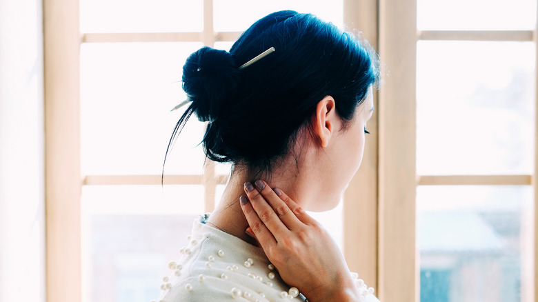 woman wearing pencil bun