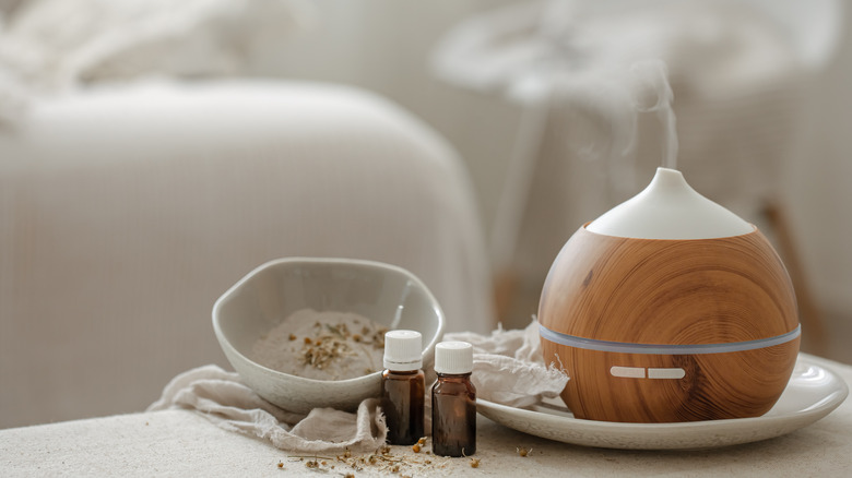 Essential oils diffuser