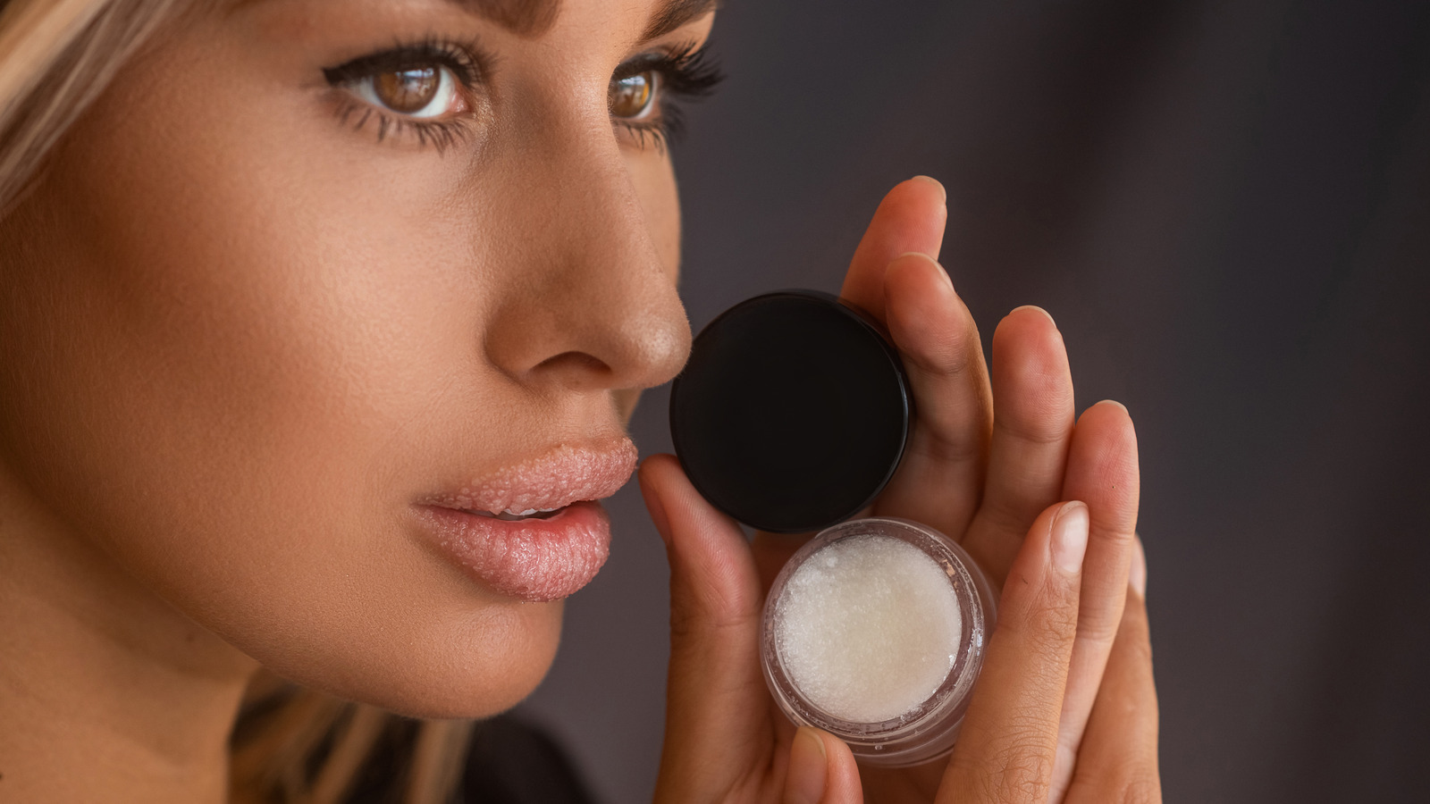 How To Use A Lip Scrub For Optimal Results