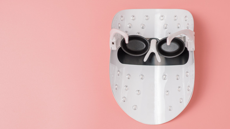 LED light therapy mask